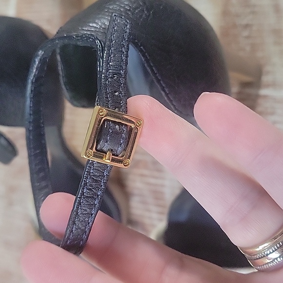 Tory Burch Black and Gold Heels with Elegant T-Strap‎ Size 7 - Picture 12 of 16